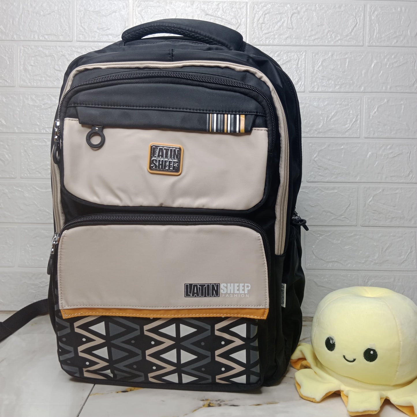 BLACK ZIG ZAG PRINT SCHOOL BAG (6027)